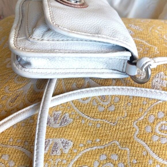 Vintage Fossil Tiny White Genuine Leather Camera Style Crossbody Bag - Picture 9 of 15